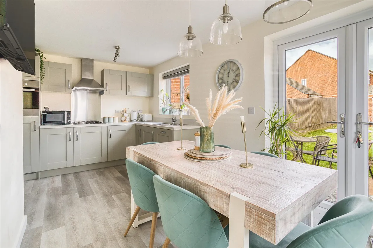 Iris Crescent, Mickleover, photo 2