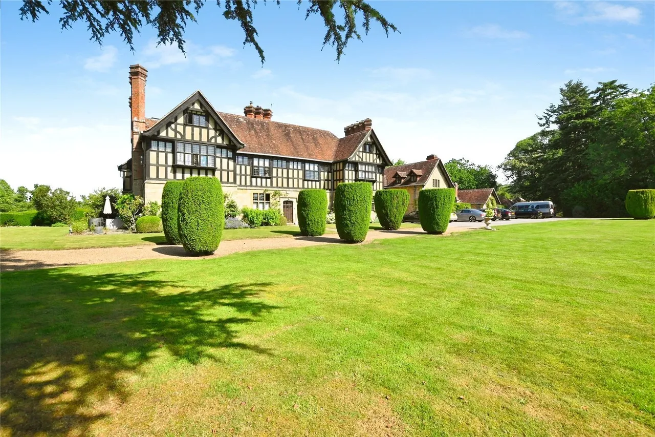 2 bed flat for sale, Mill Lane, Stedham, GU29