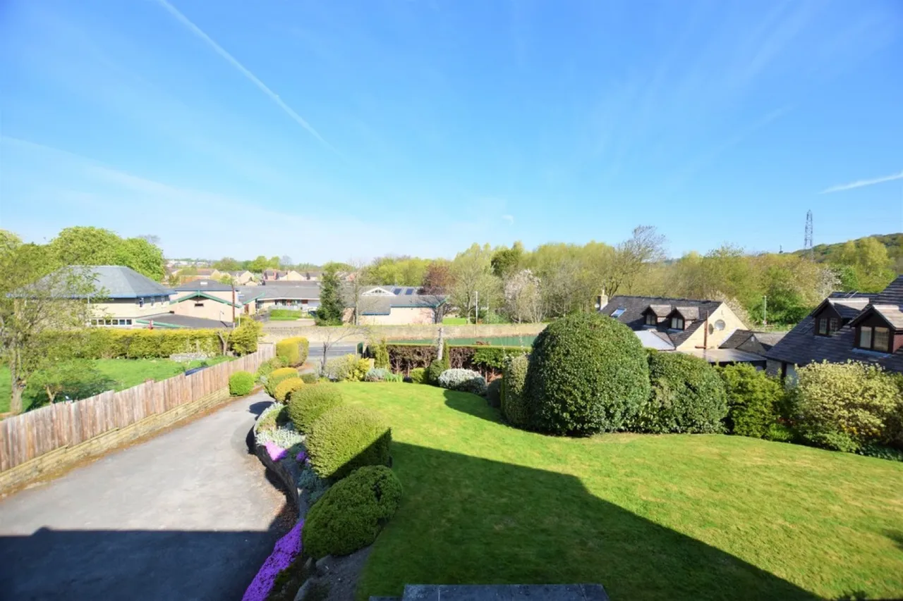 Albany Drive, Dalton, photo 9