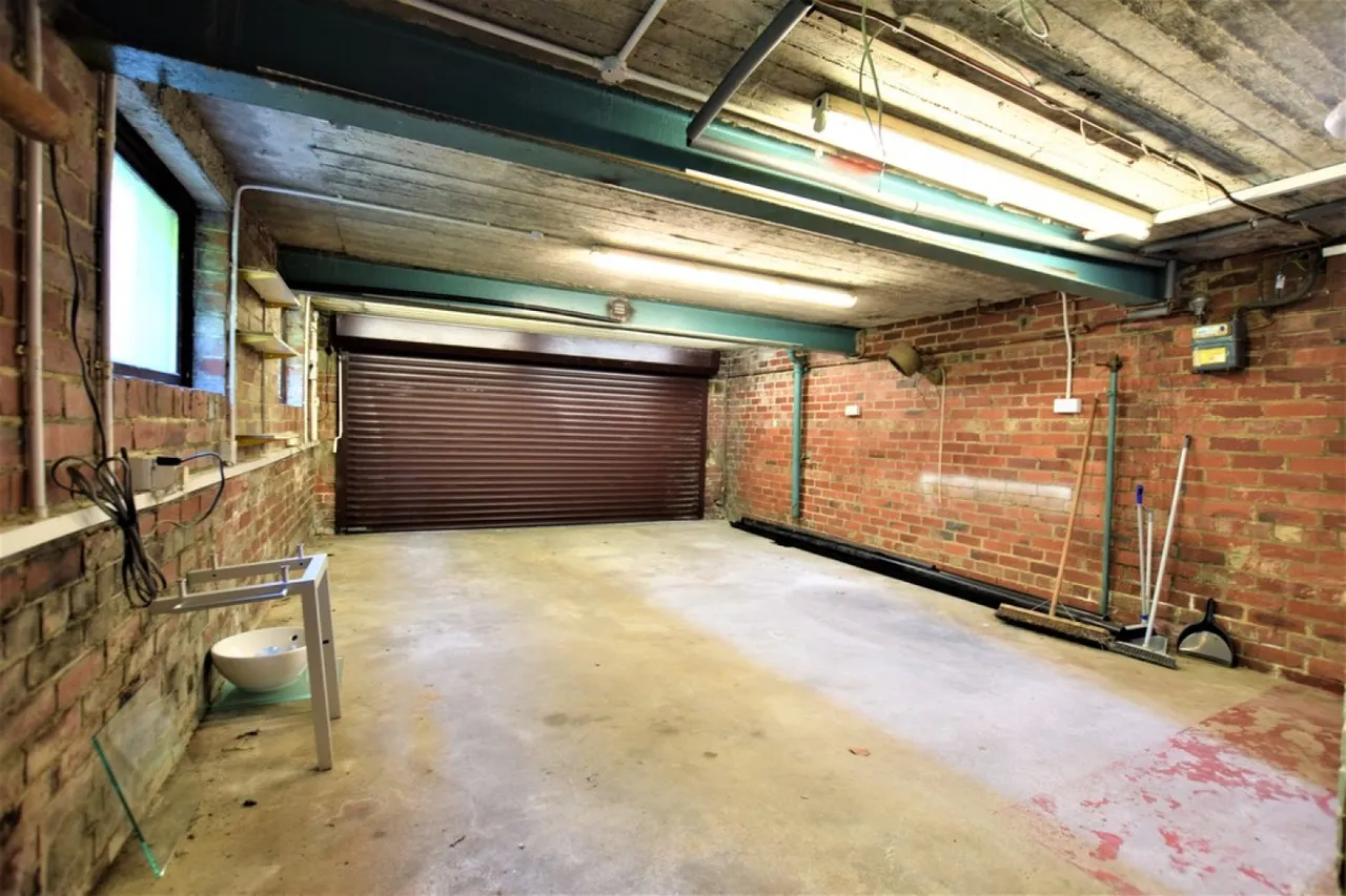 Albany Drive, Dalton, photo 8