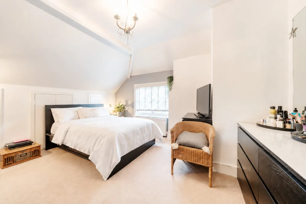 Chester Road, Northwood, Greater London, photo 4