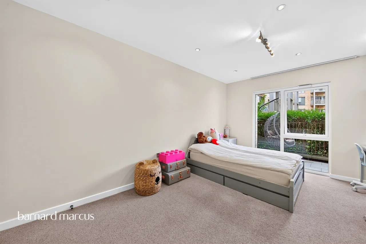 Bittacy Hill, London, NW7, photo 16