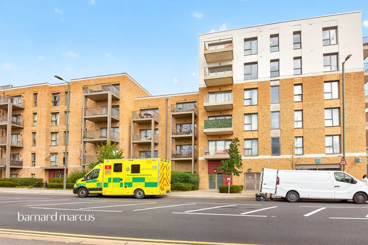 2 bed flat for sale, Bittacy Hill, London, NW7