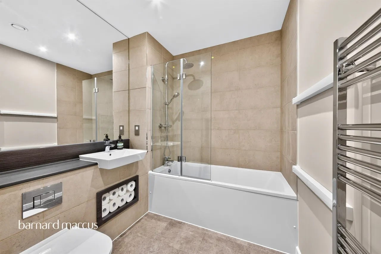 Bittacy Hill, London, NW7, photo 15