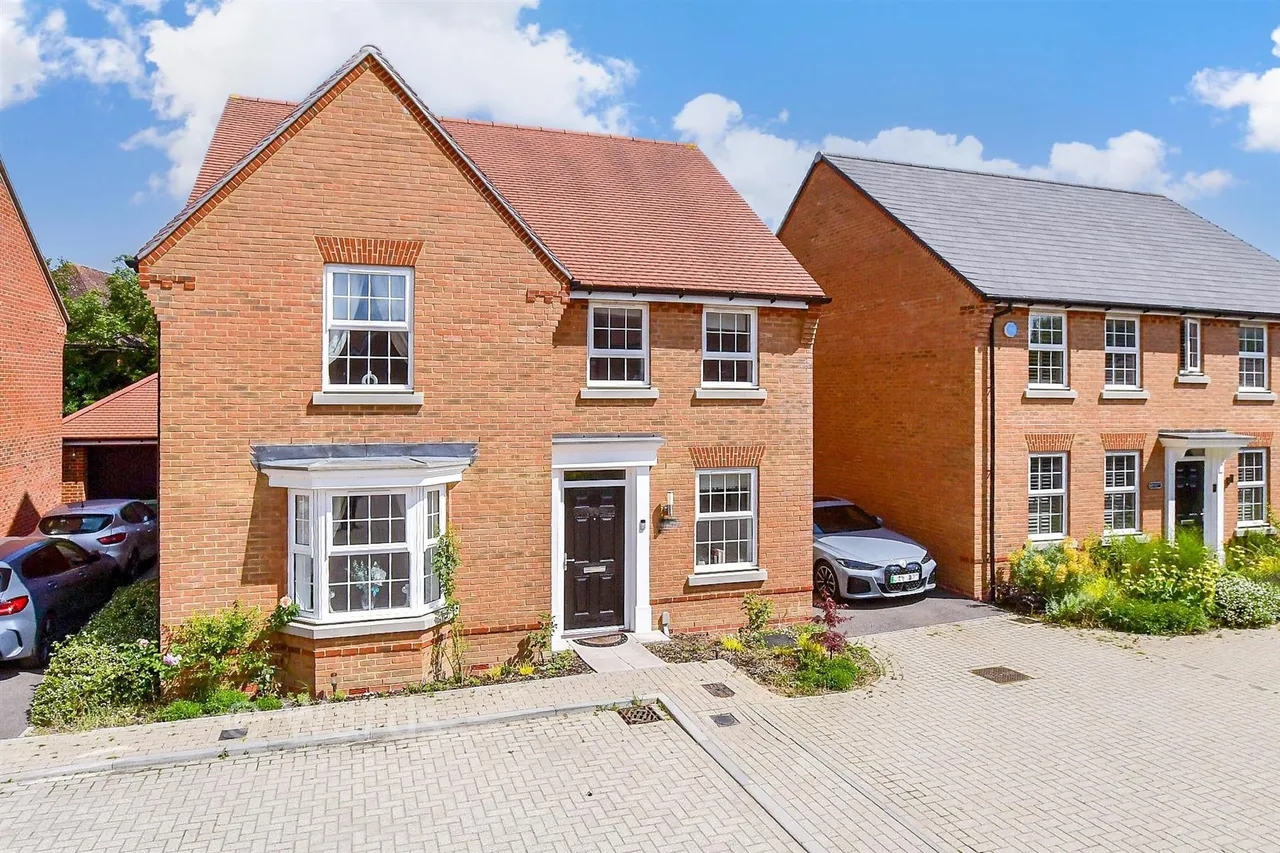 4 bed house for sale, Braganza Drive, Staplehurst, TN12