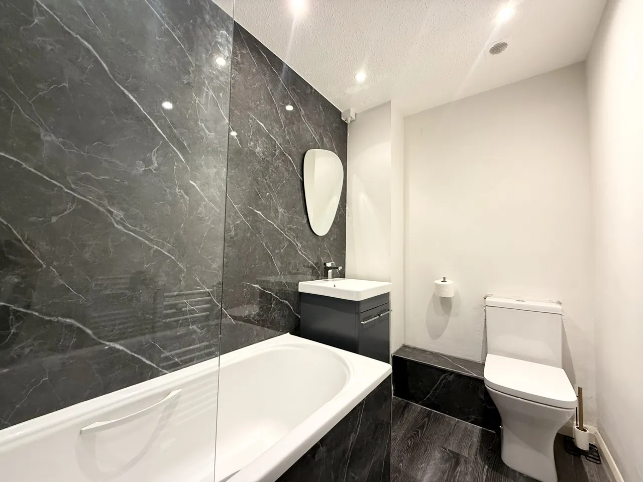 Warren Walk, Lennoxtown, G66, photo 11