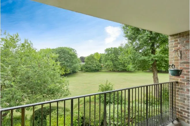 2 bed flat for sale, Meadow Lane, Longfield, DA3