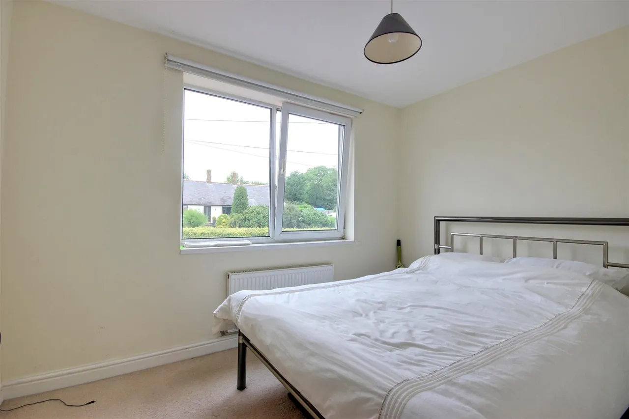 Old Village Road, Little Weighton, photo 10