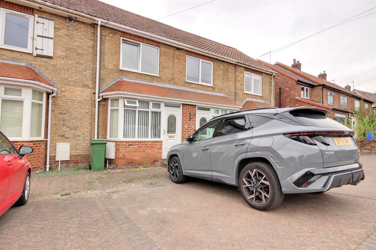 Old Village Road, Little Weighton, photo 12
