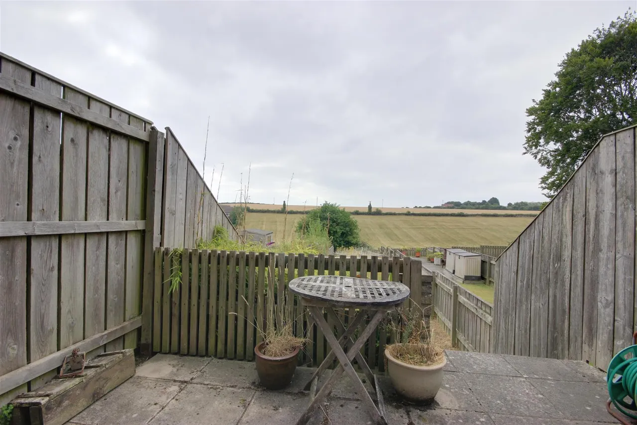Old Village Road, Little Weighton, photo 7