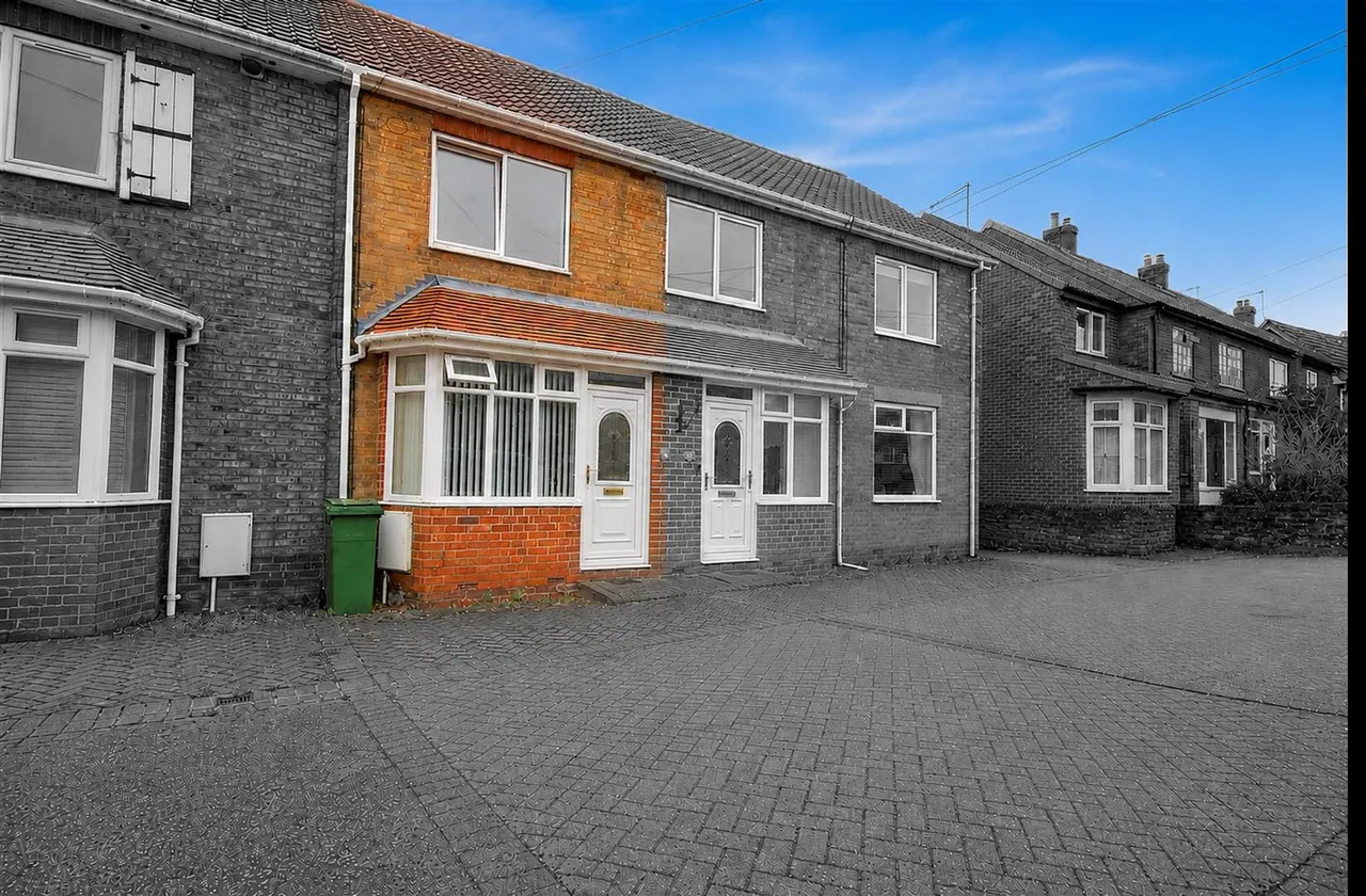 2 bed house for sale, Old Village Road, Little Weighton