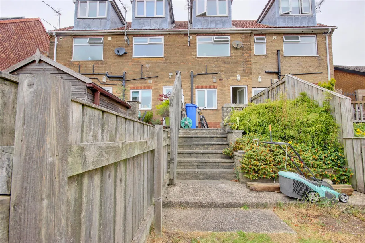 Old Village Road, Little Weighton, photo 8