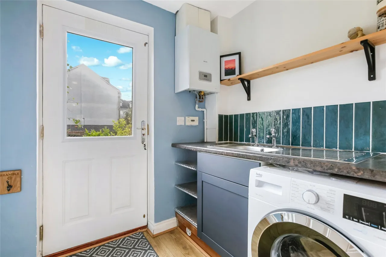 Queens Crescent, Livingston, EH54, photo 9