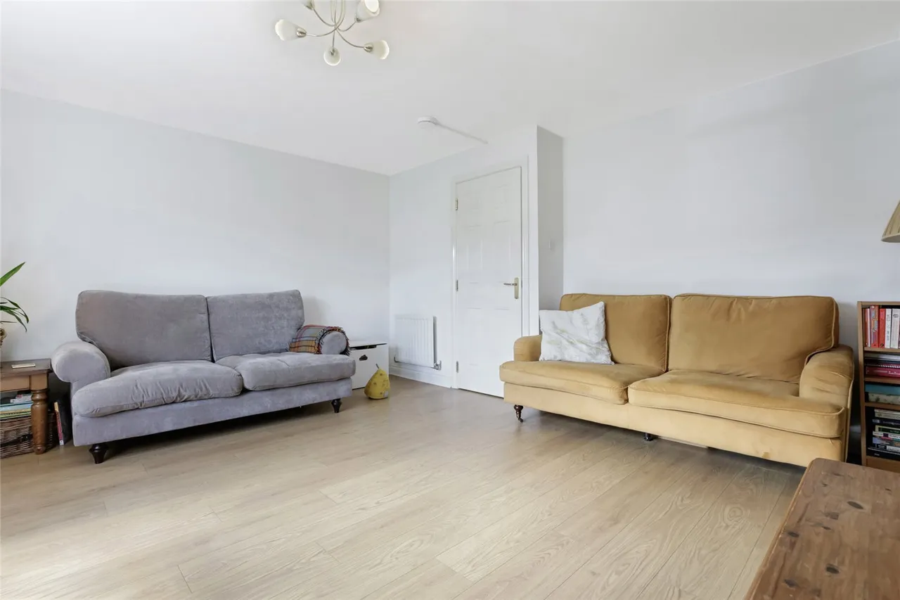 Queens Crescent, Livingston, EH54, photo 4