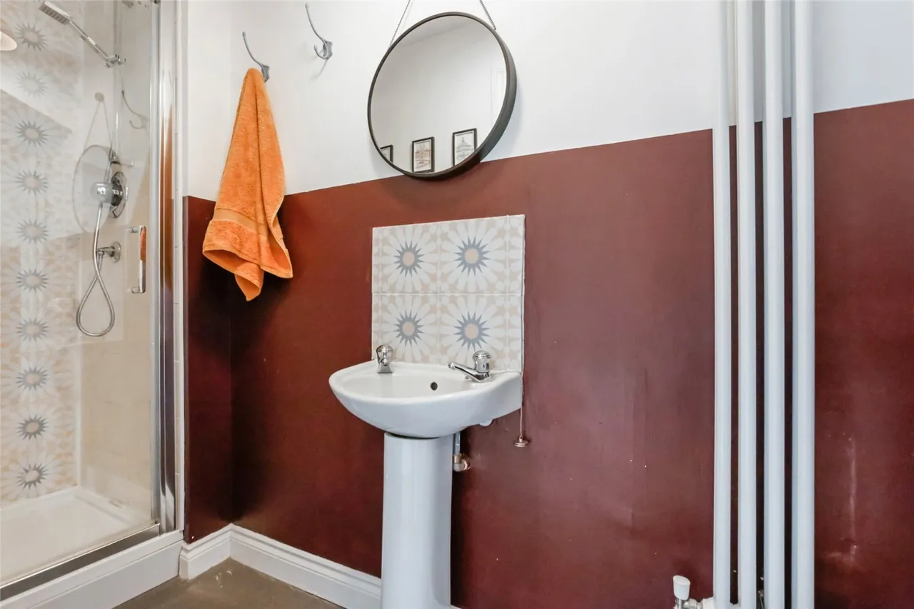 Queens Crescent, Livingston, EH54, photo 8