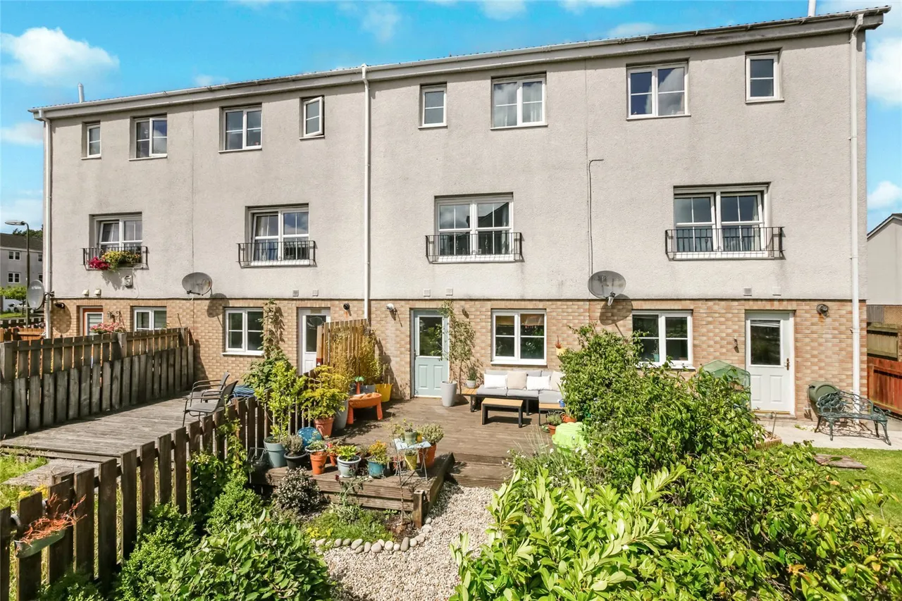 Queens Crescent, Livingston, EH54, photo 21