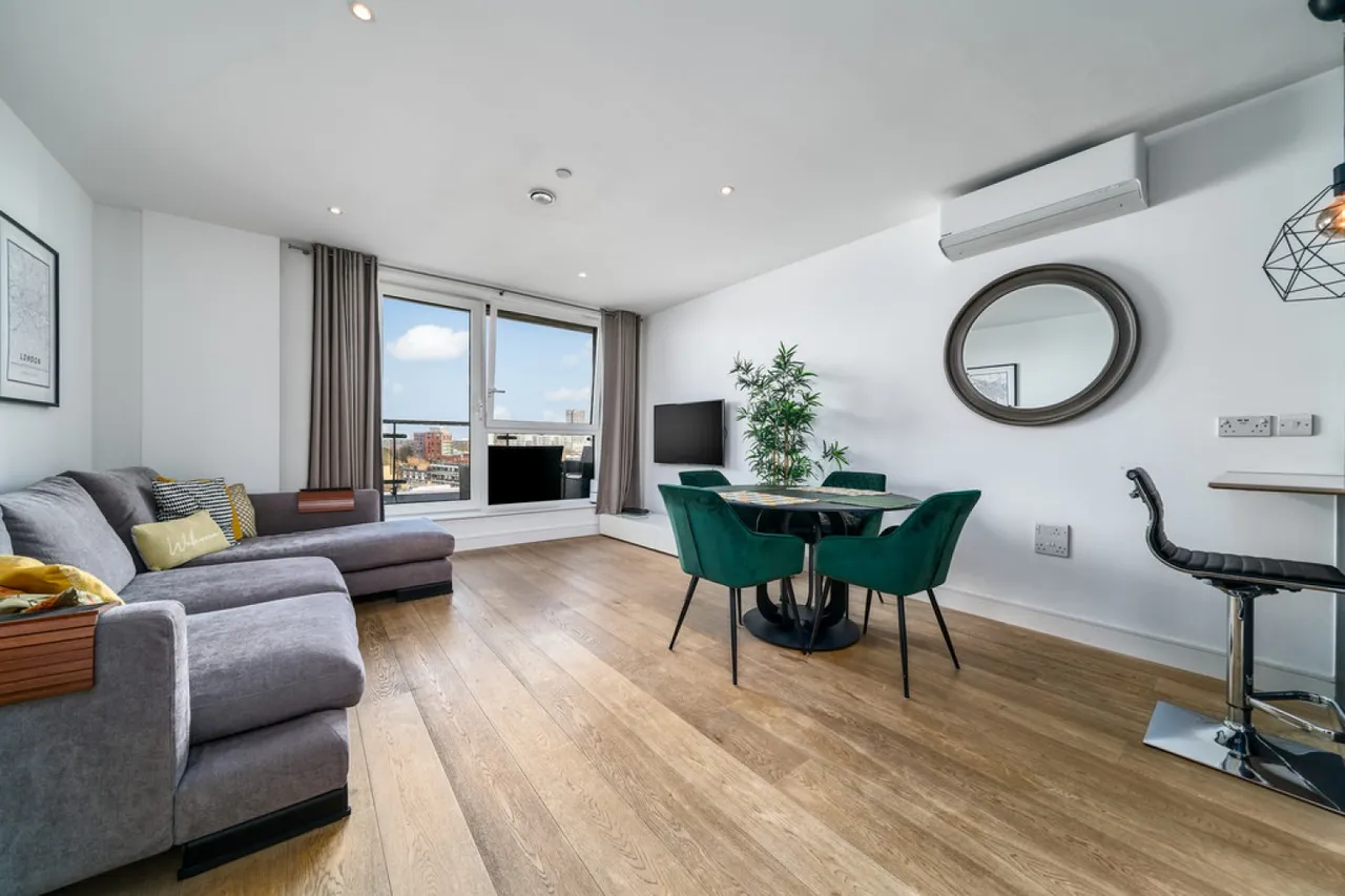 2 bed flat for sale — Flotilla House, Battersea Reach