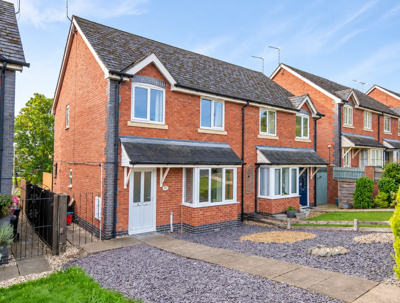 3 bed house for sale, Dyffryn Foel, Llansantffraid, SY22