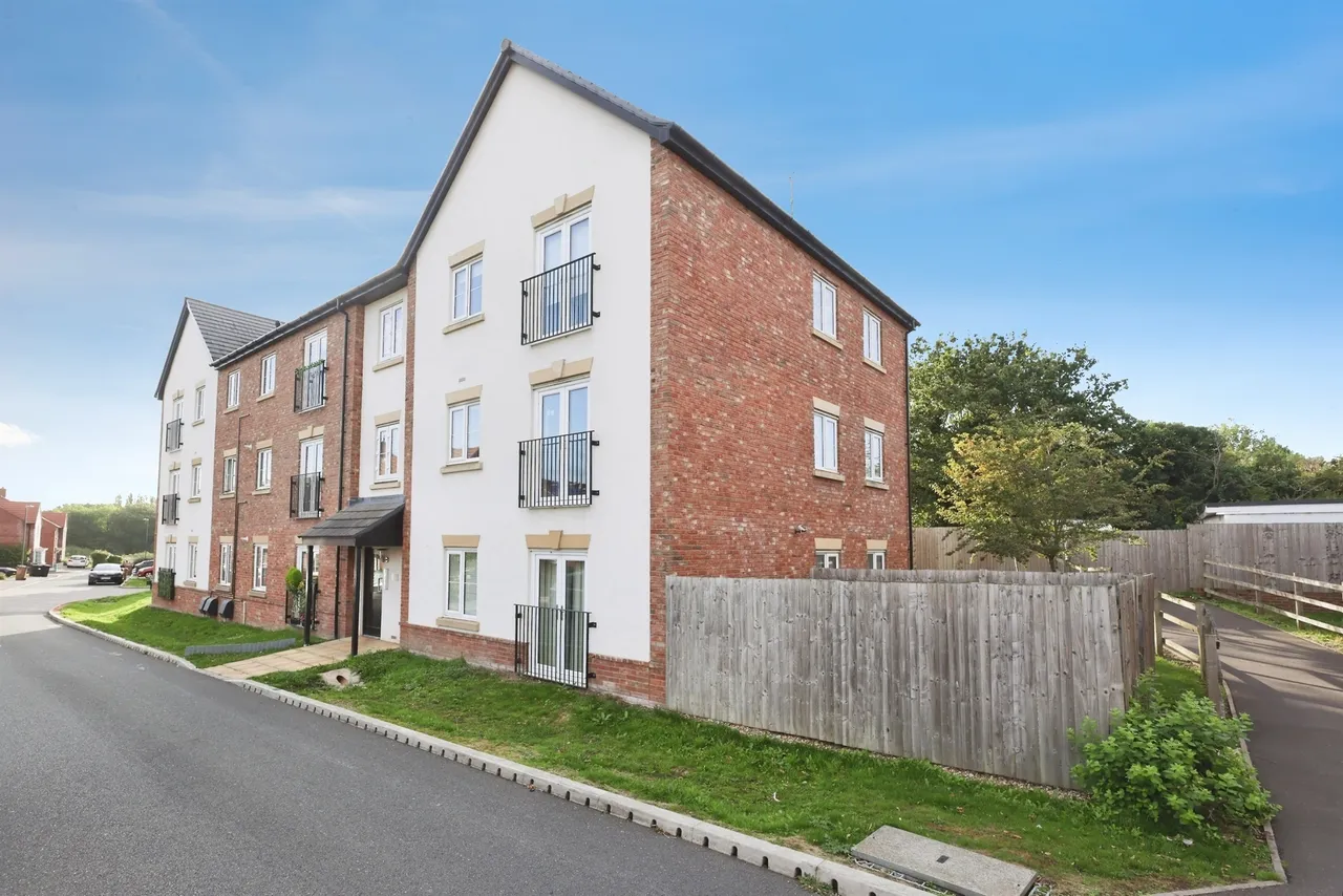 2 bed flat for sale, Old Farm Drive, Marston Green, B37