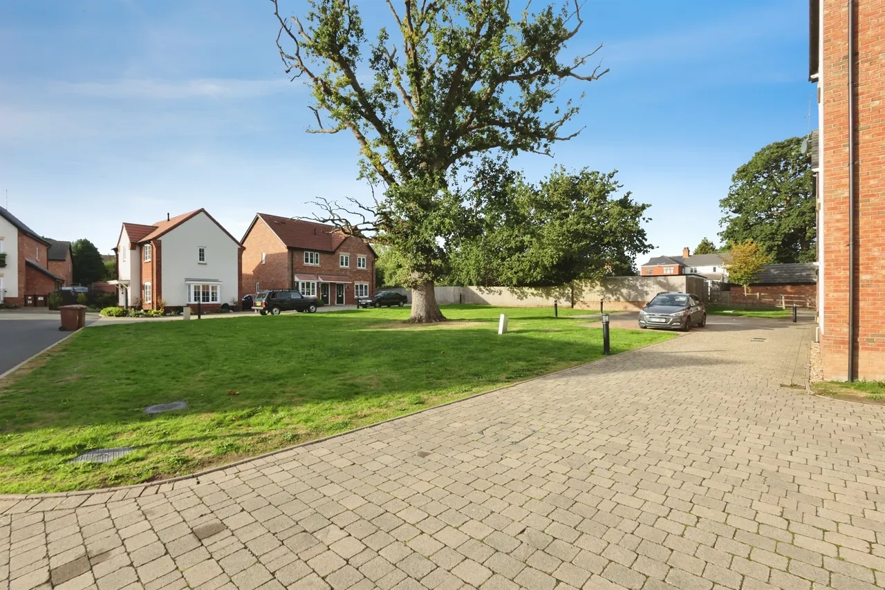 Old Farm Drive, Marston Green, B37, photo 13