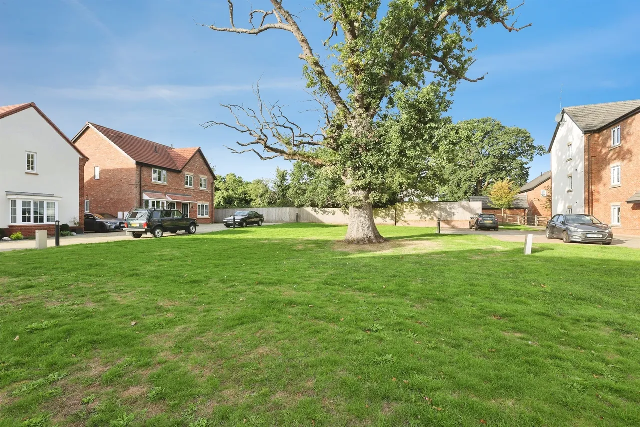 Old Farm Drive, Marston Green, B37, photo 12