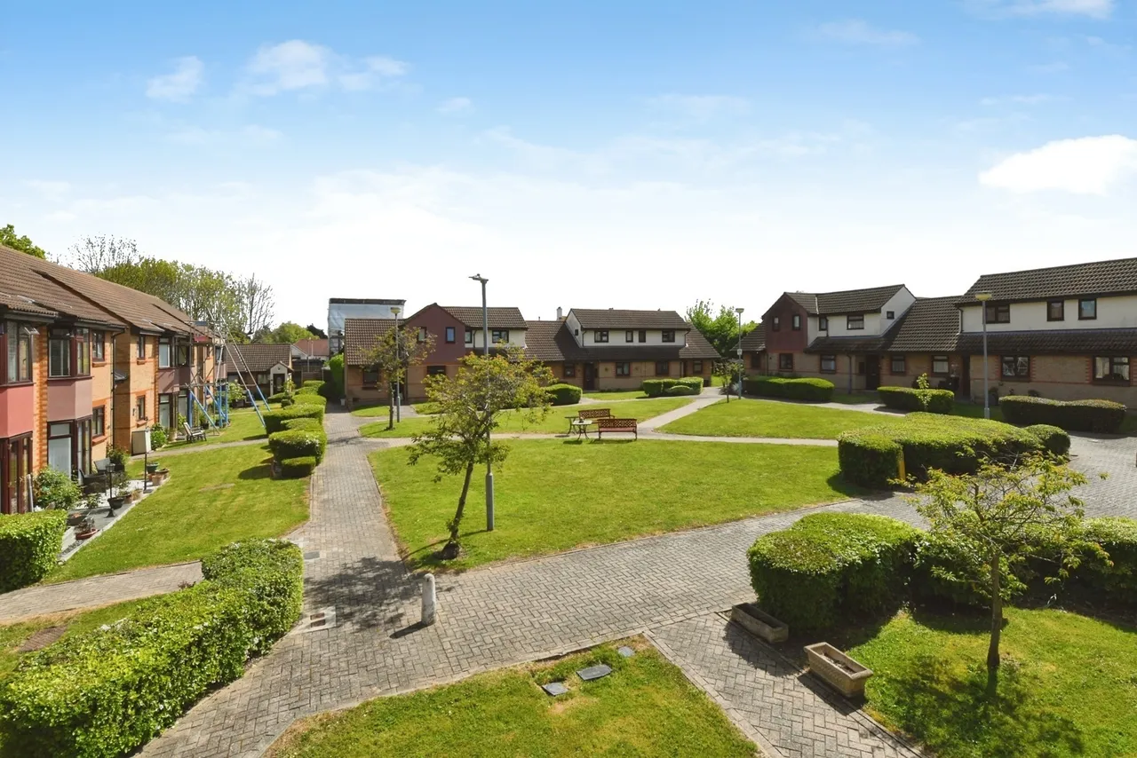 Brackendale Court, Basildon, Essex, SS13, photo 3