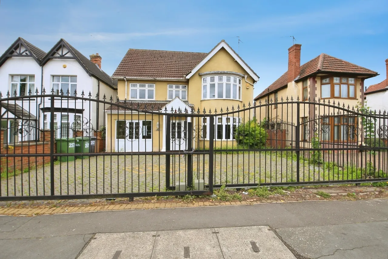 6 bed house for sale — Park Road, Peterborough, Cambridgeshire, PE1