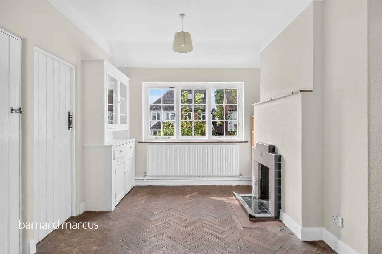 Court Farm Gardens, Epsom, KT19, photo 8