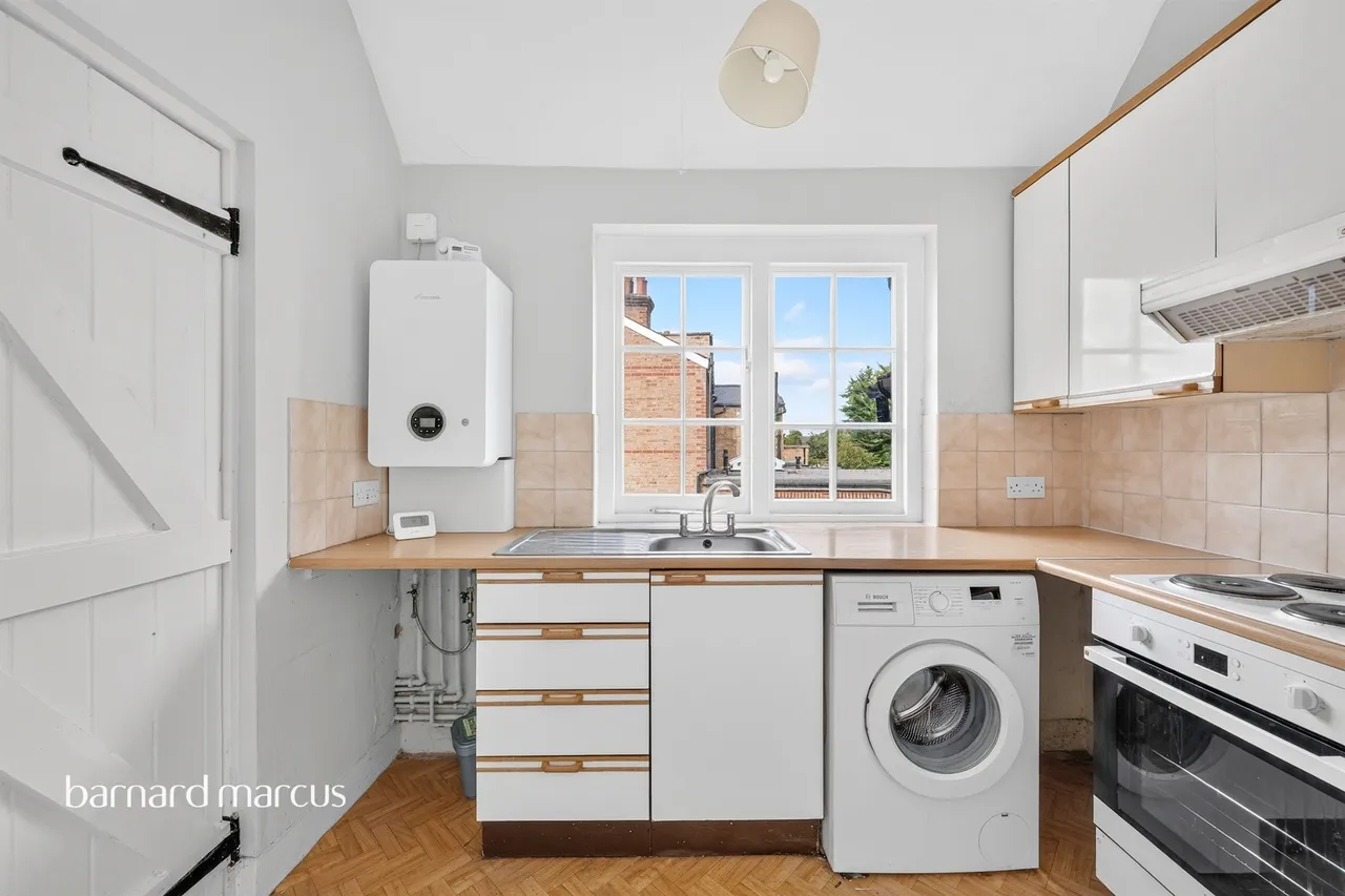 Court Farm Gardens, Epsom, KT19, photo 10