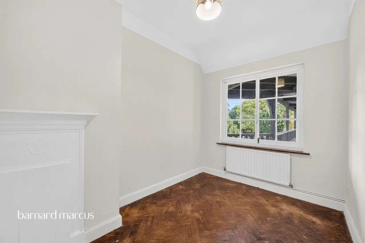 Court Farm Gardens, Epsom, KT19, photo 6