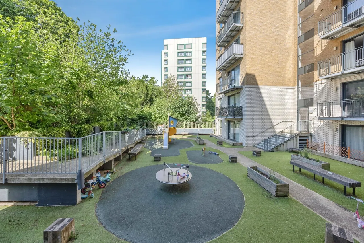 The Waldrons, Croydon, CR0, photo 14