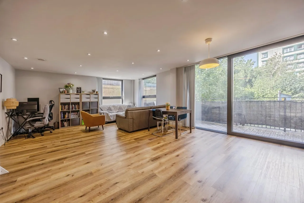 The Waldrons, Croydon, CR0, photo 6