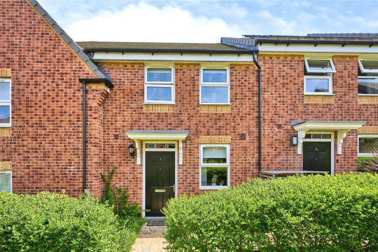 3 bed house for sale, Badgers Walk, Newport, PO30