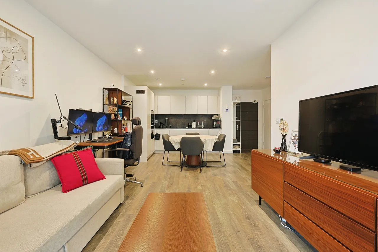 Streamdale Road, London, W3, photo 12