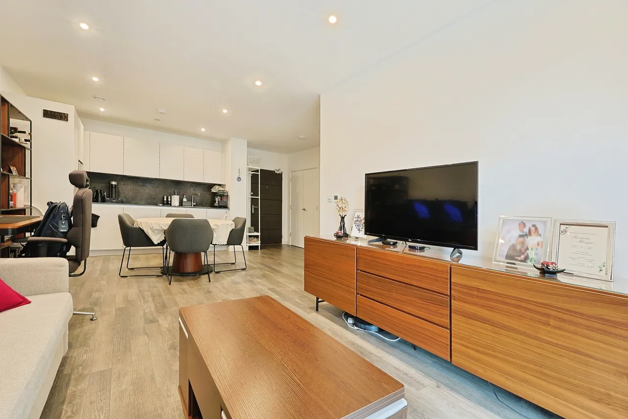 Streamdale Road, London, W3, photo 16