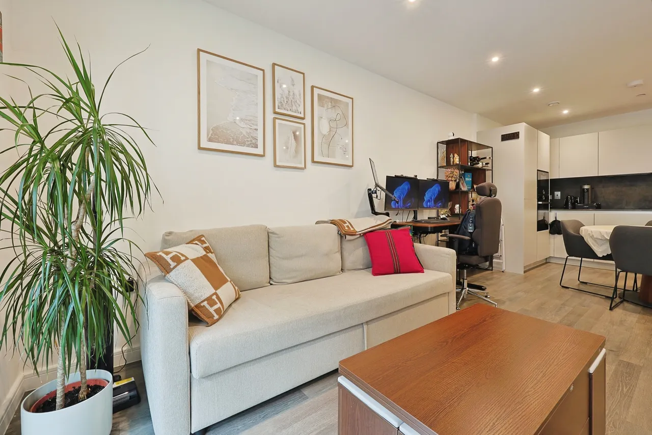 Streamdale Road, London, W3, photo 15