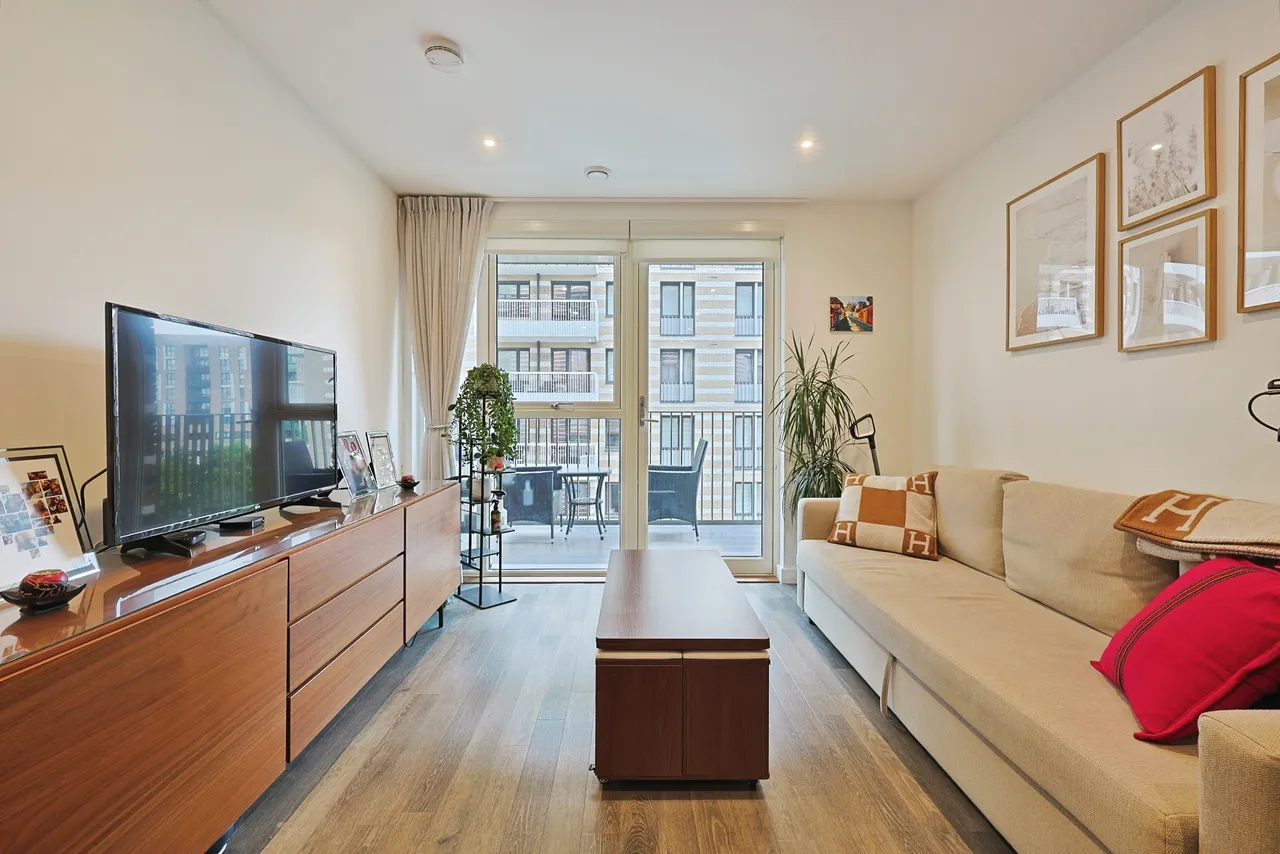 Streamdale Road, London, W3, photo 13