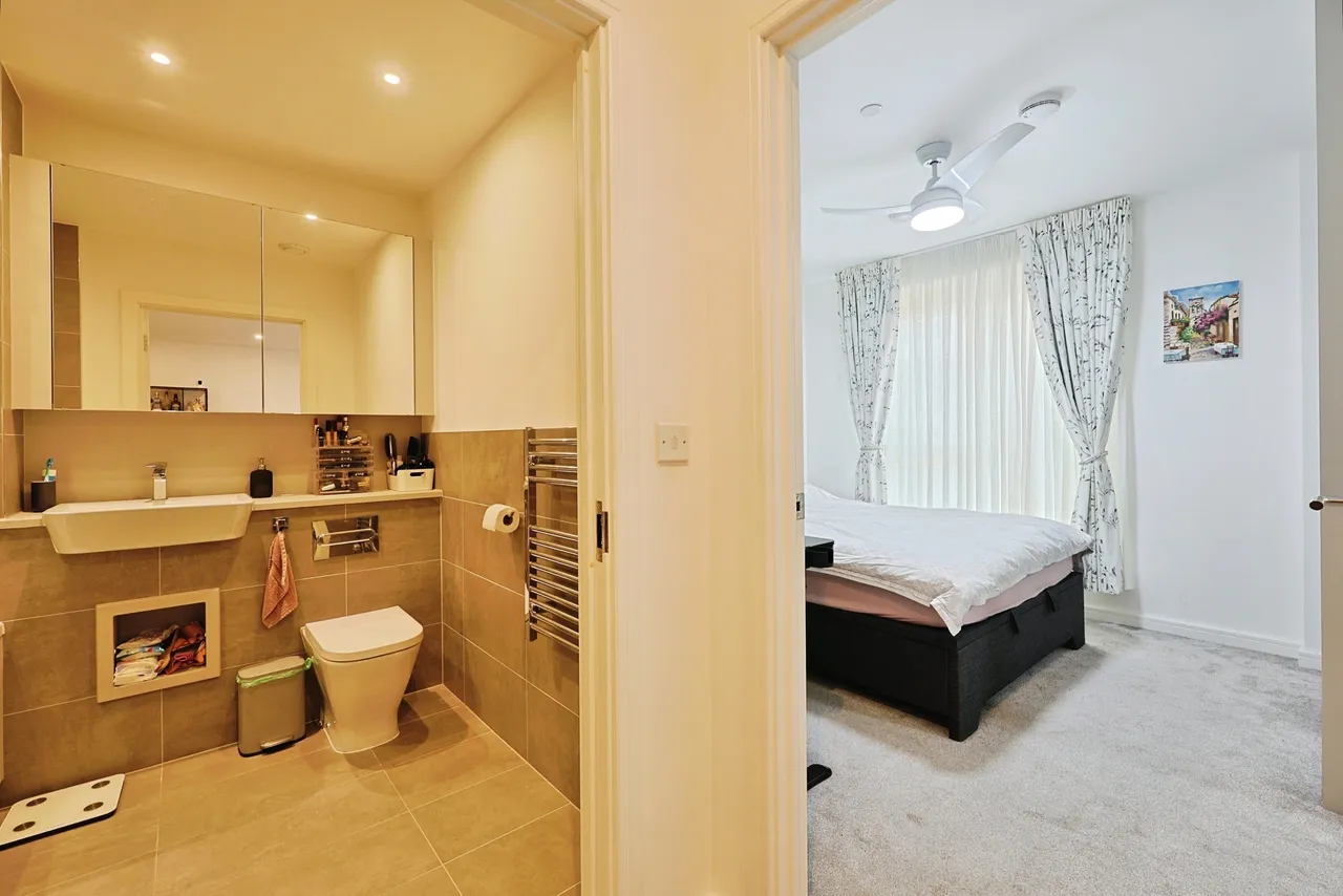 Streamdale Road, London, W3, photo 17