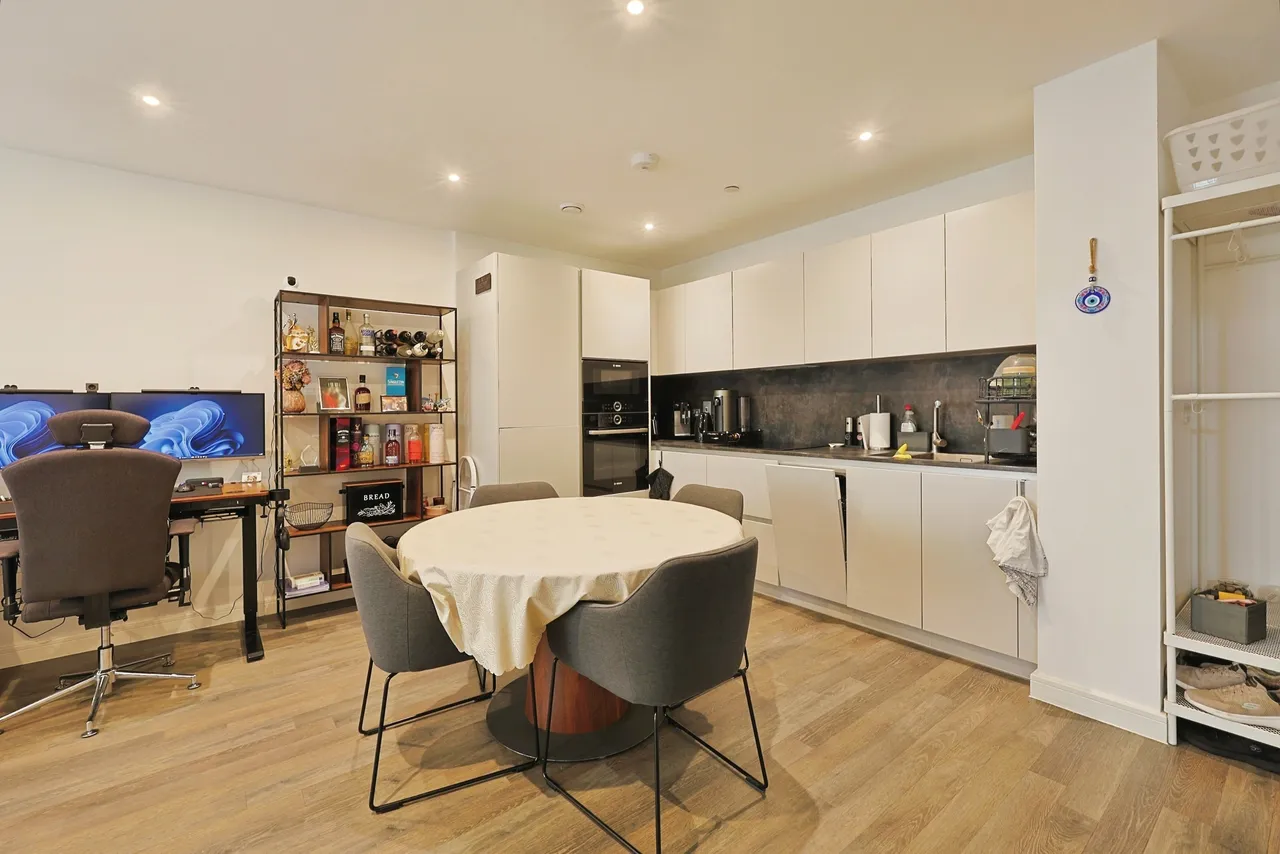 Streamdale Road, London, W3, photo 6