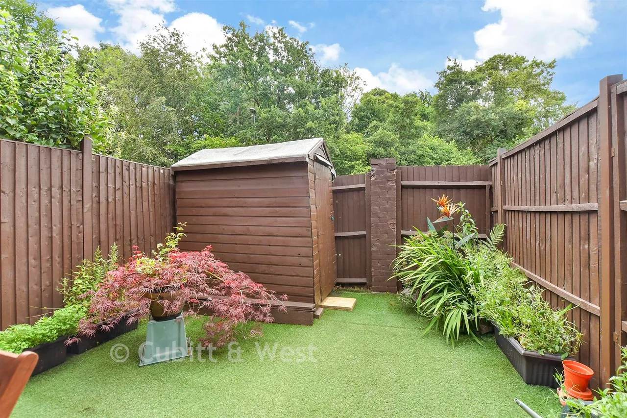 Guinevere Road, Ifield West, RH11, photo 9