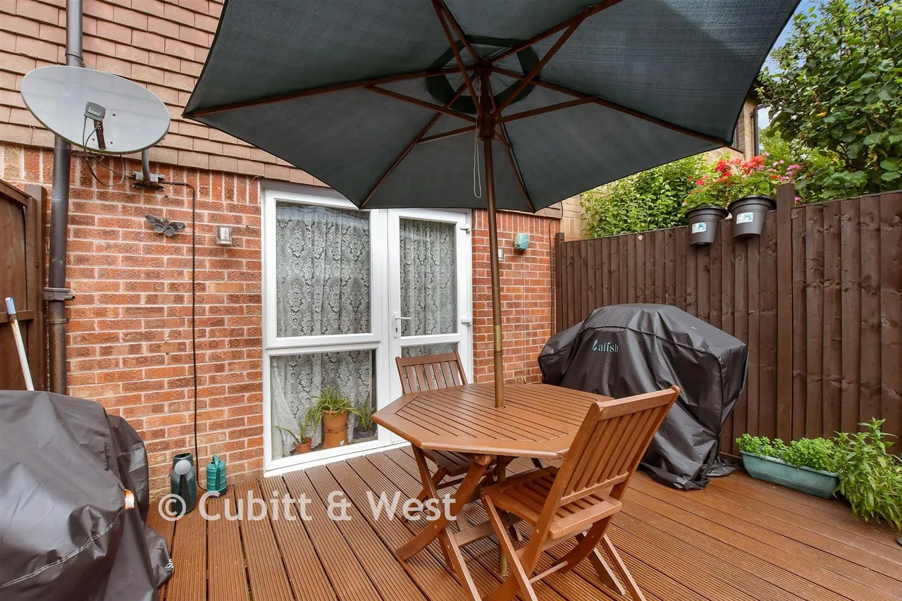 Guinevere Road, Ifield West, RH11, photo 10