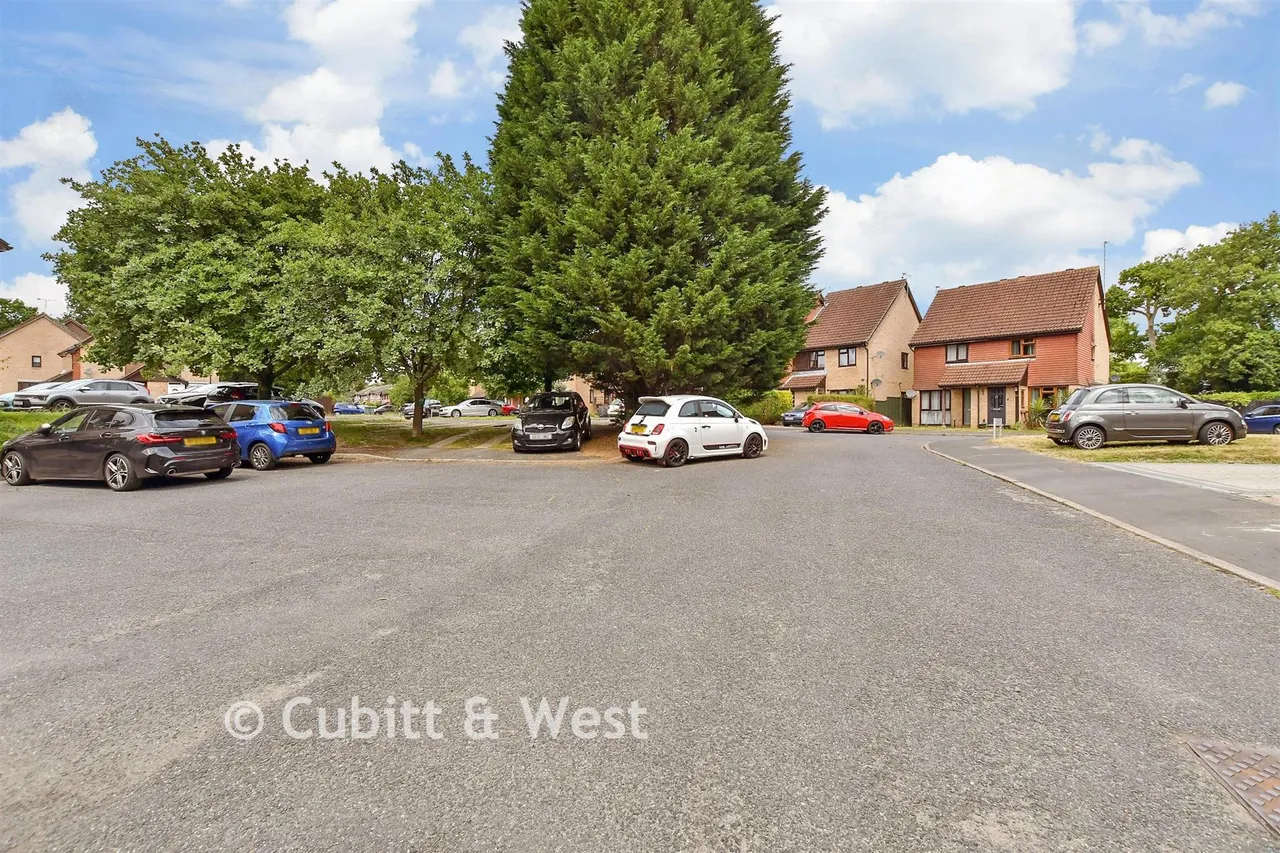 Guinevere Road, Ifield West, RH11, photo 8