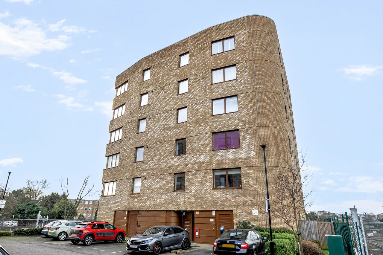 2 bed flat for sale, Relph Court, Ealing, W5