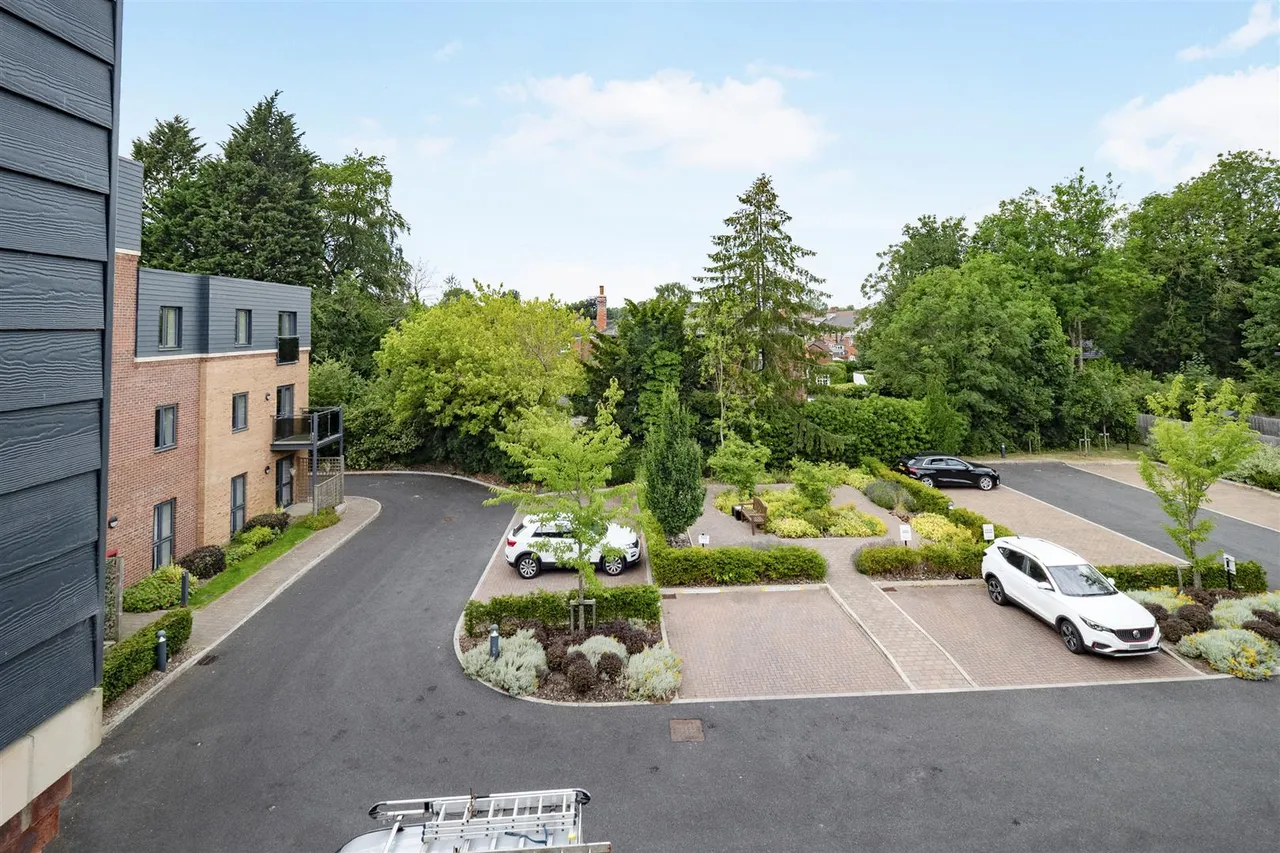 Field Close, Cottingham, HU16, photo 2