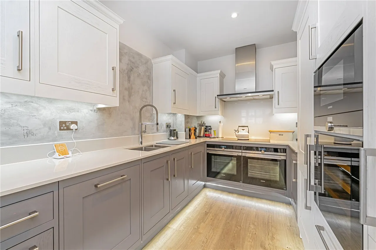 Roper Crescent, Lower Sunbury, TW16 5BA, photo 4