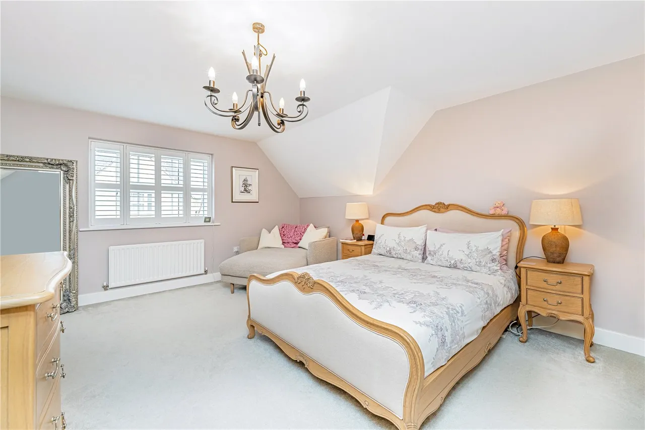 Roper Crescent, Lower Sunbury, TW16 5BA, photo 6