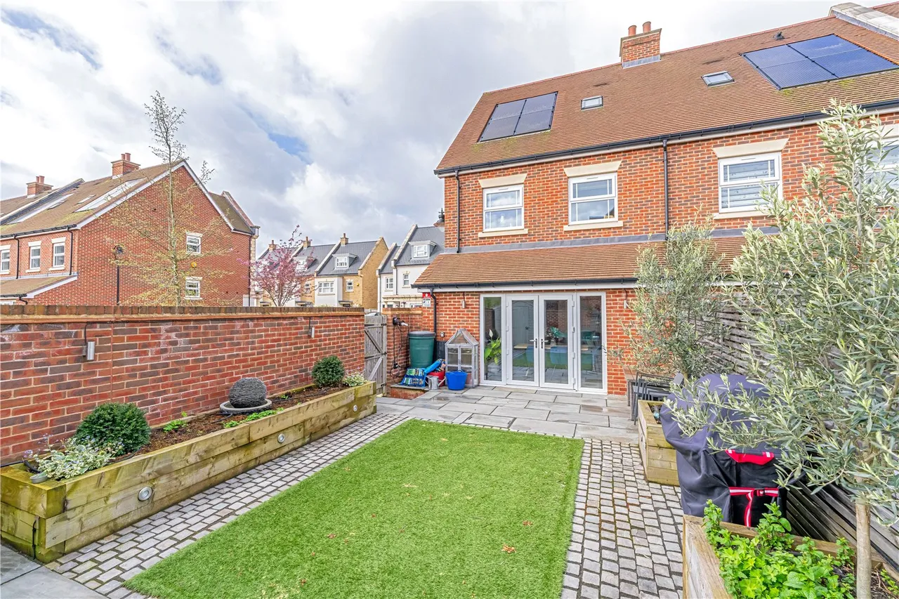 Roper Crescent, Lower Sunbury, TW16 5BA, photo 11