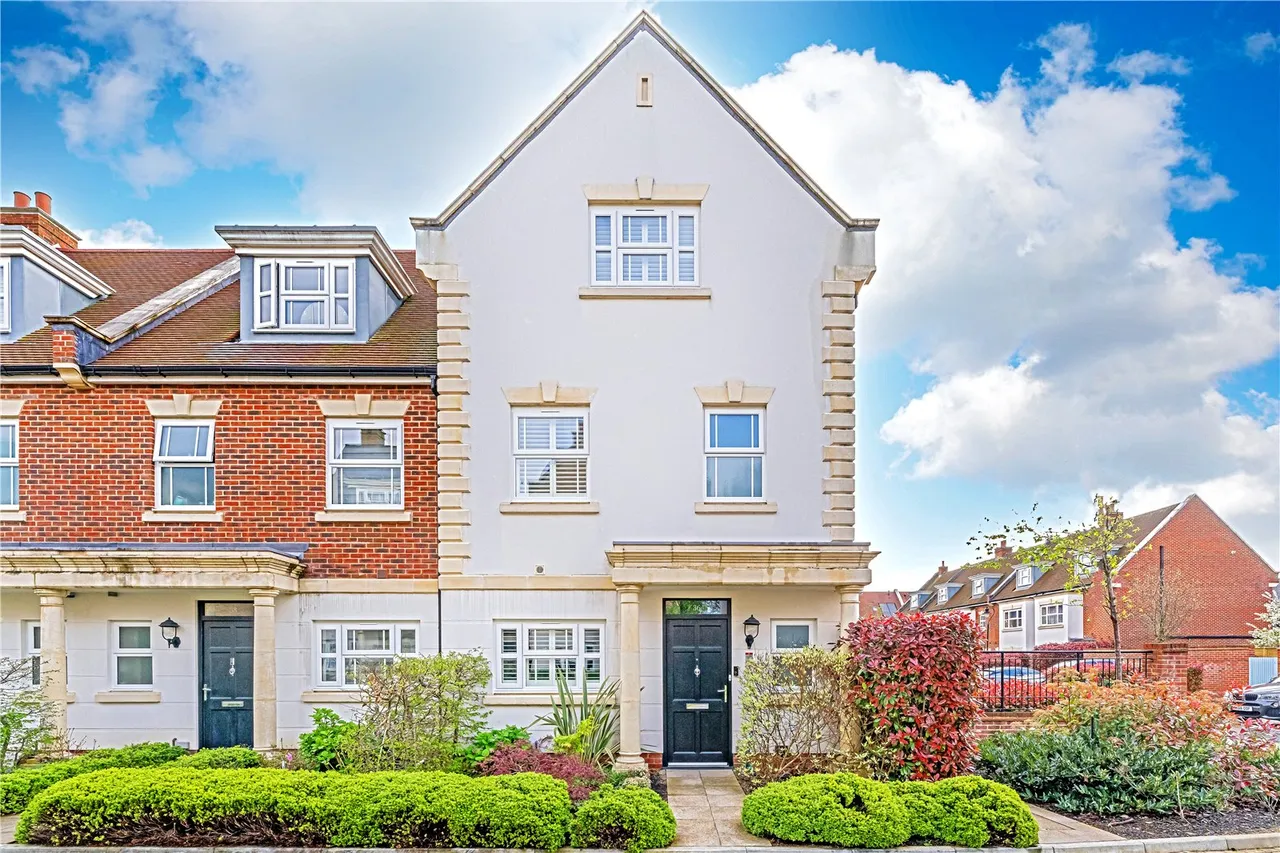 4 bed house for sale — Roper Crescent, Lower Sunbury, TW16 5BA