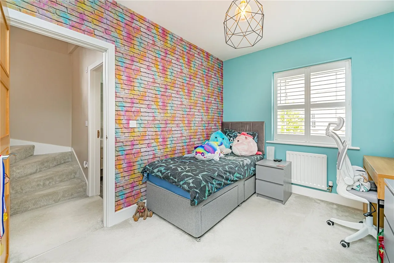 Roper Crescent, Lower Sunbury, TW16 5BA, photo 9