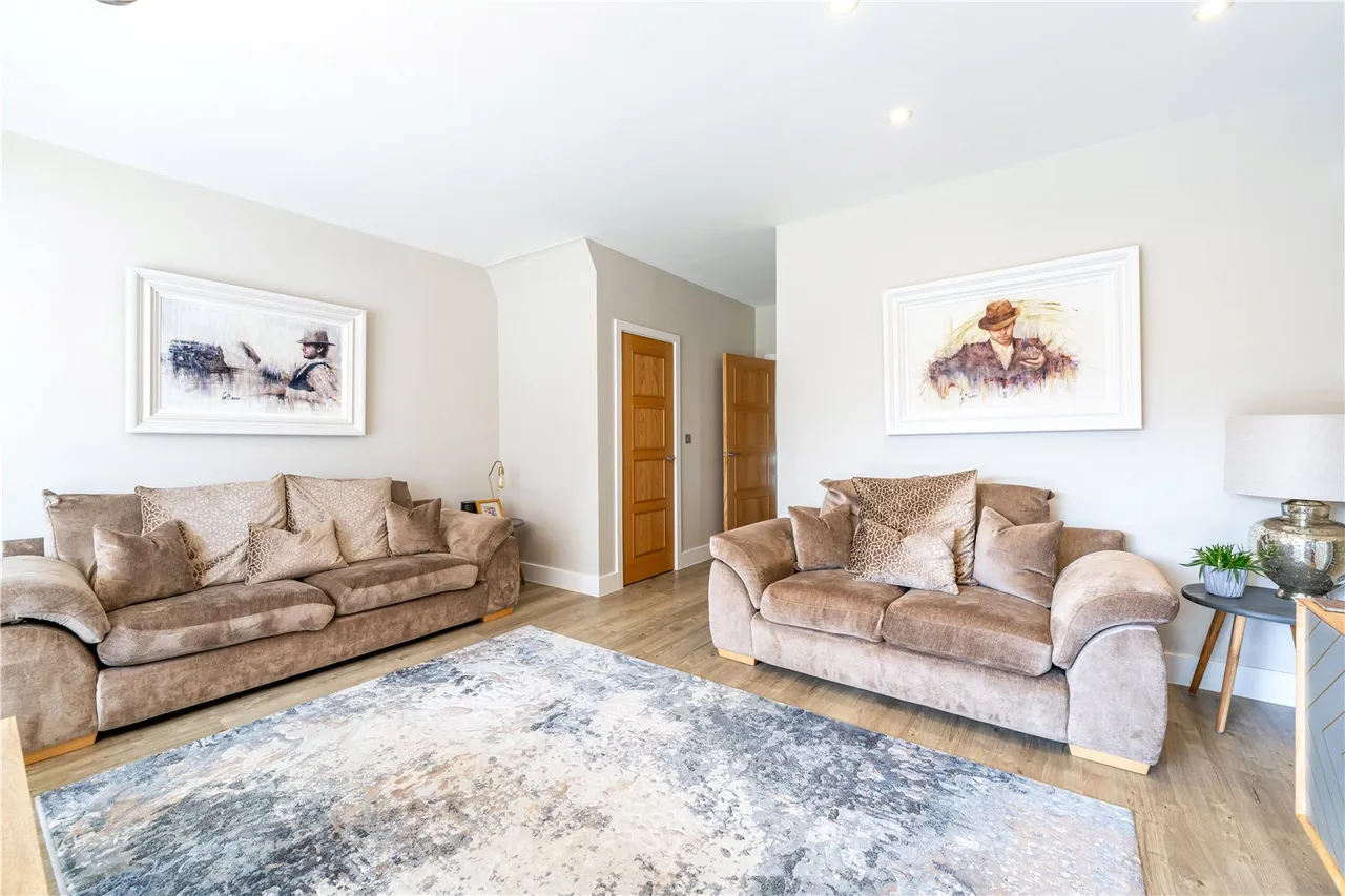 Roper Crescent, Lower Sunbury, TW16 5BA, photo 3